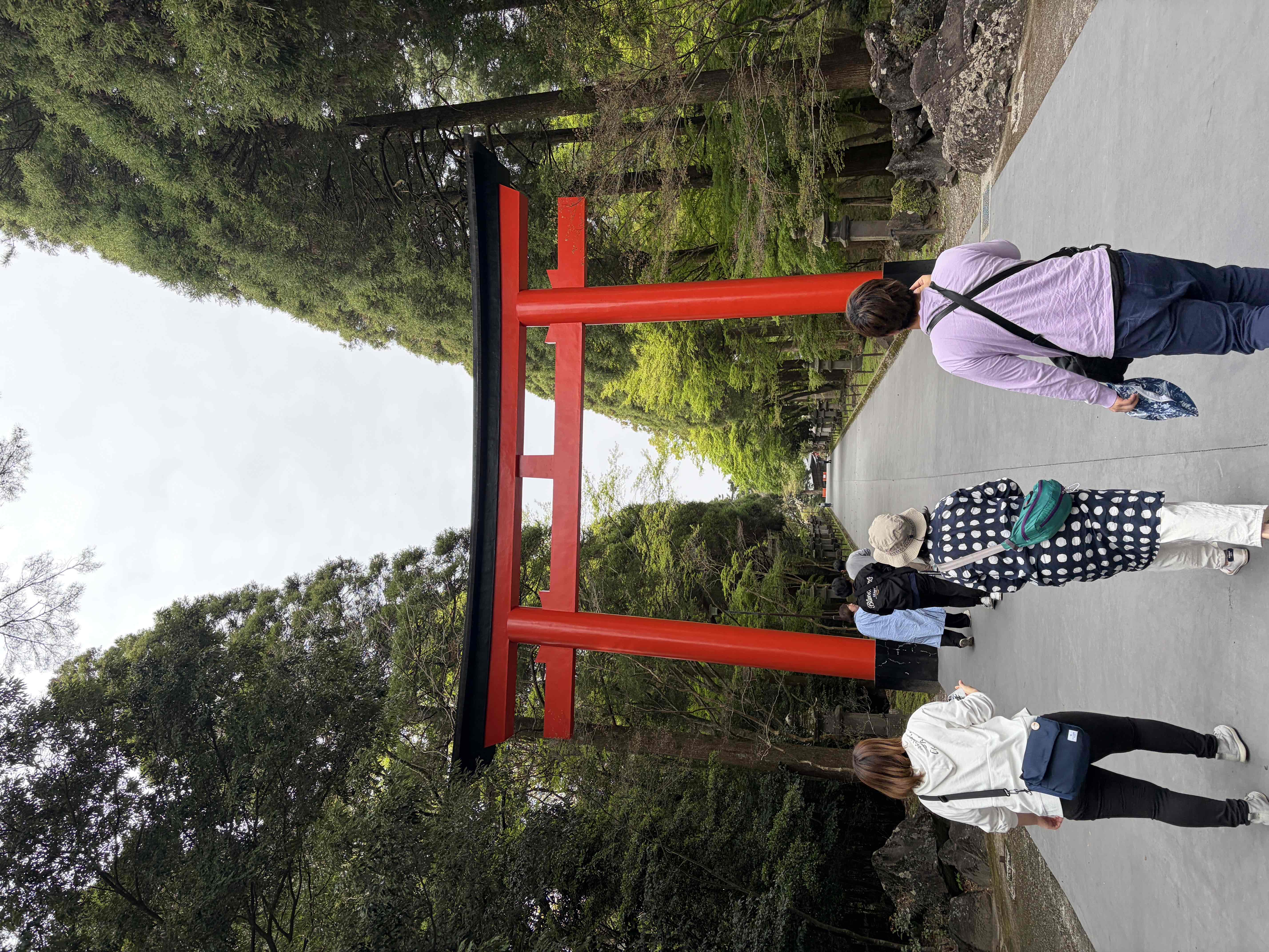 宿泊研修で神社を訪れた時の集合写真